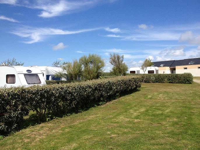 Stellplatz Confort (Zelt, Wohnwagen, Wohnmobil / 1 Auto / Strom 6A)